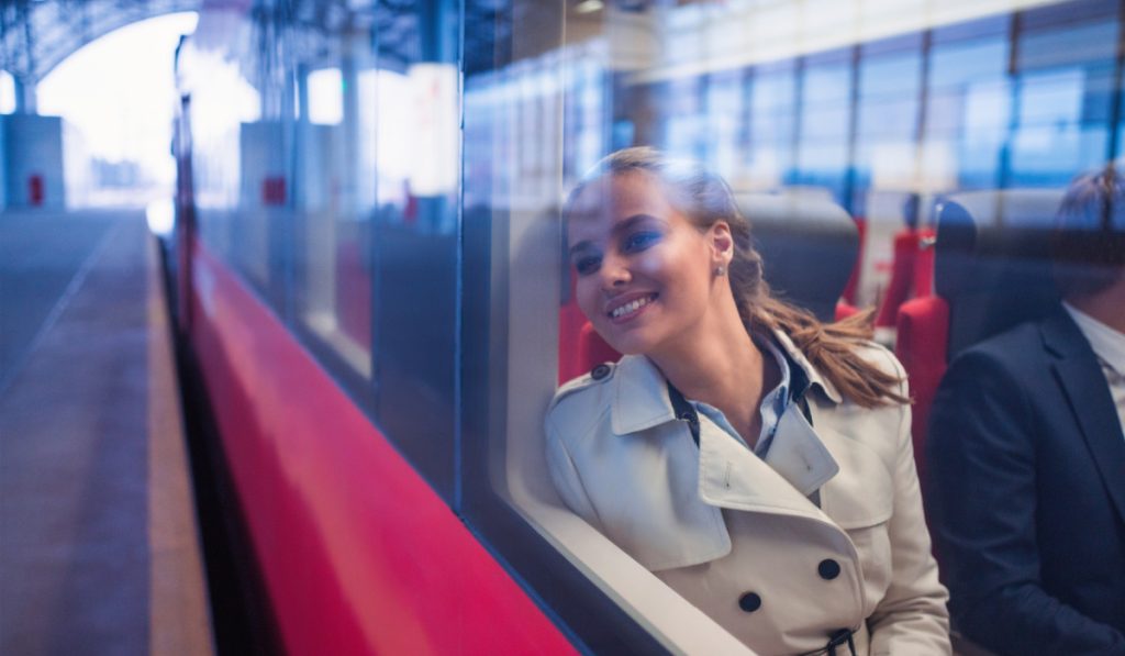 Transfer cu trenul din Aeroport - Aerotravel