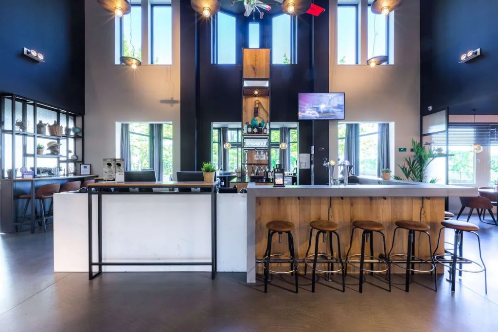 Park Inn by Radisson Melbourne Carlton 4*