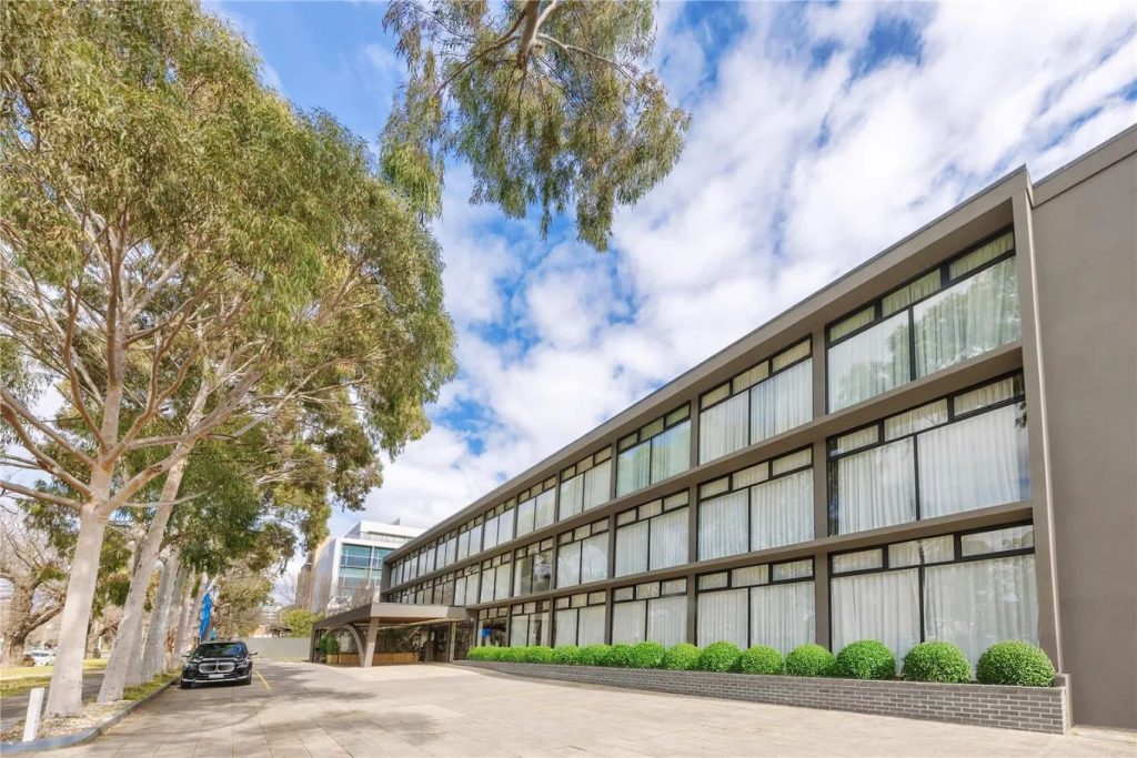 Park Inn by Radisson Melbourne Carlton 4*