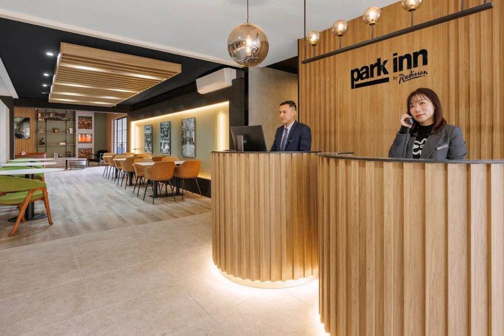 Park Inn by Radisson Melbourne Carlton 4*